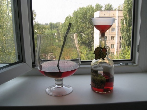 Готовая настойка на калгане – фото с сайта forum.homedistiller.ru 